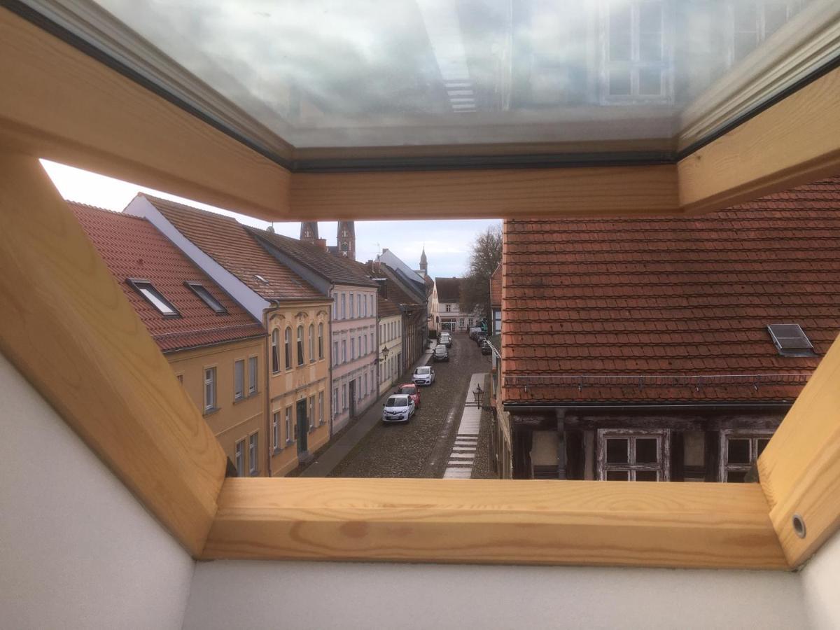 Altstadt-Ferienwohnungen Нойрупин Екстериор снимка