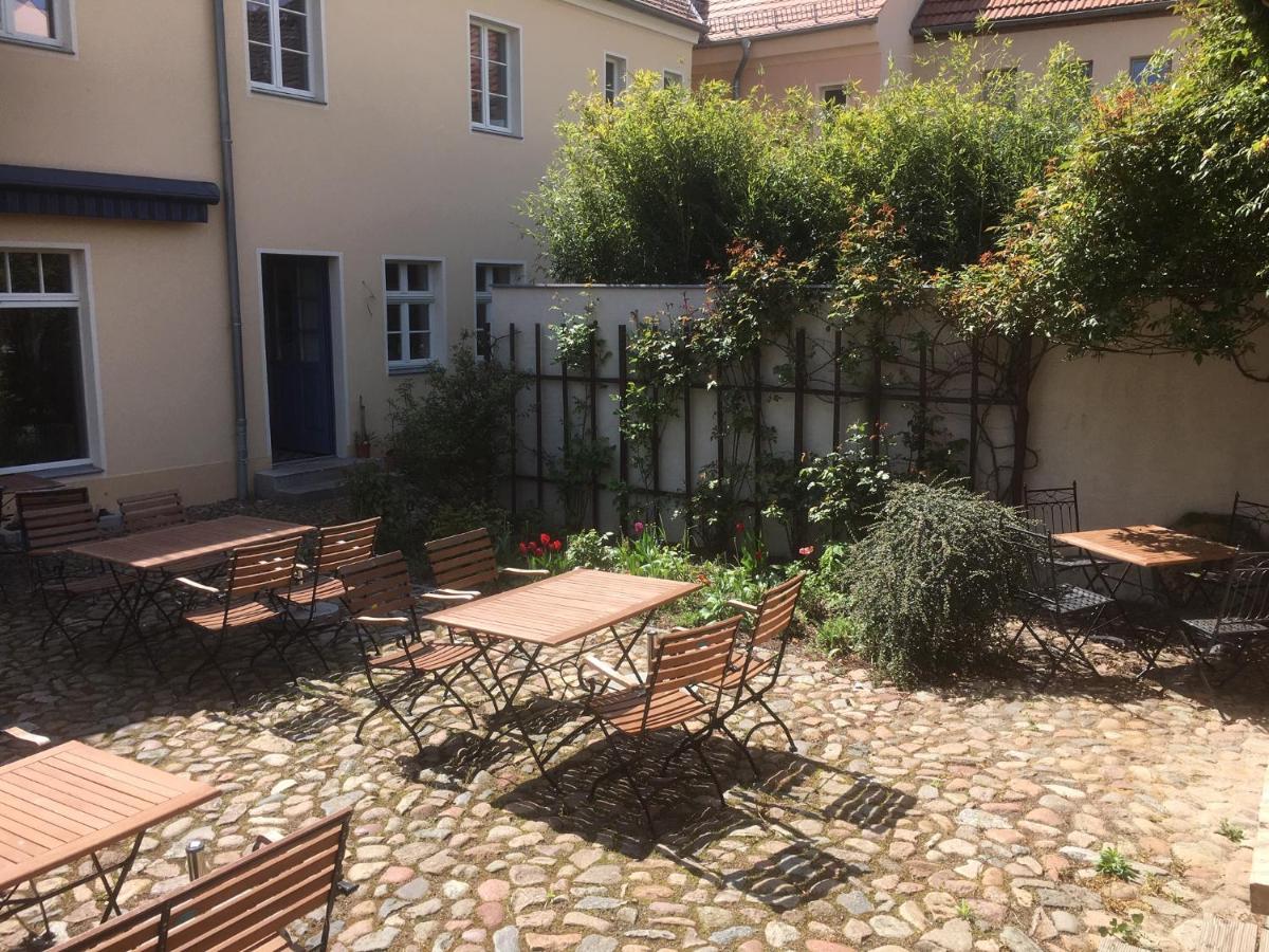 Altstadt-Ferienwohnungen Нойрупин Екстериор снимка